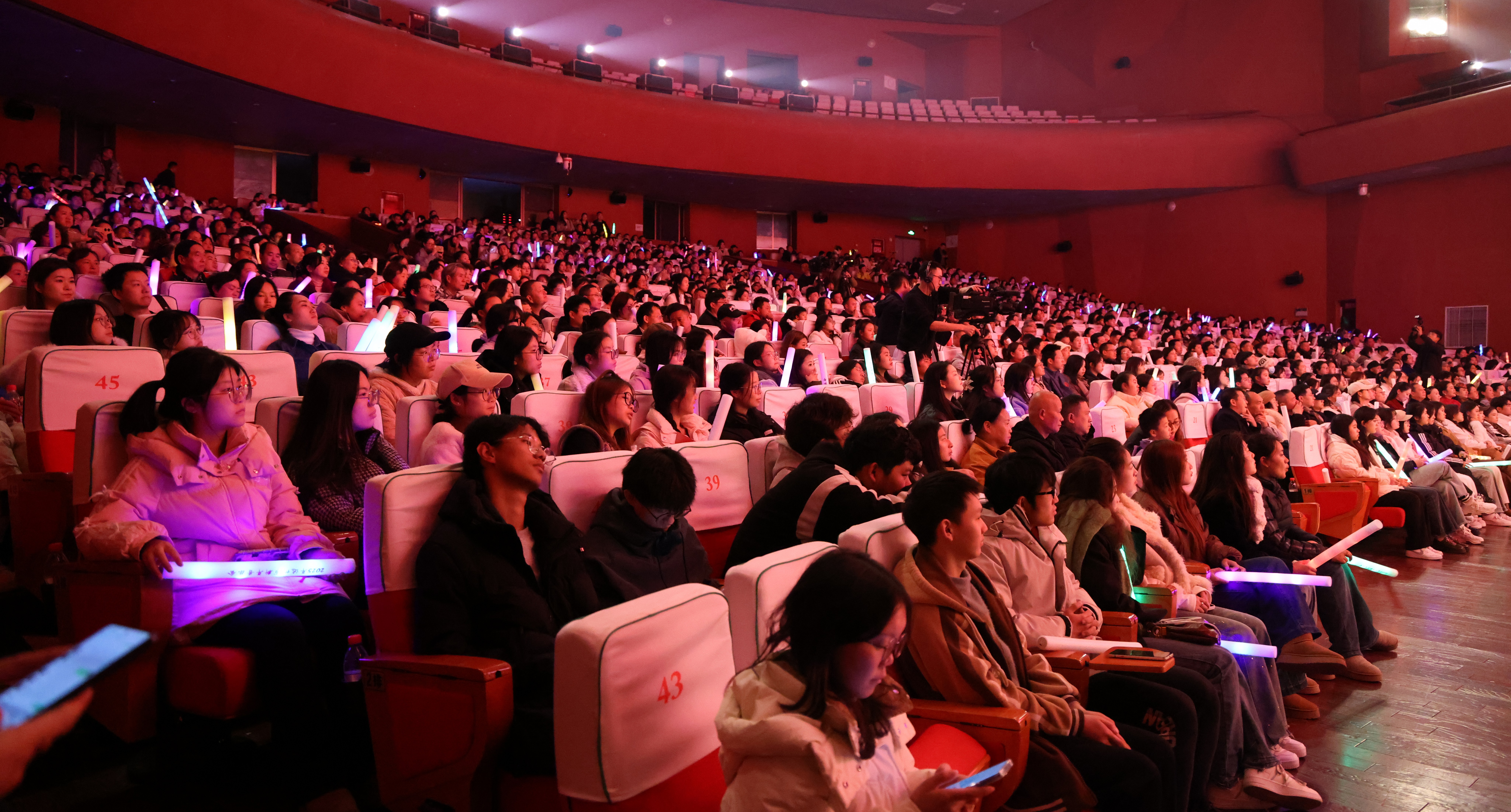 觀眾1(1).jpg 觀眾1(1).jpg